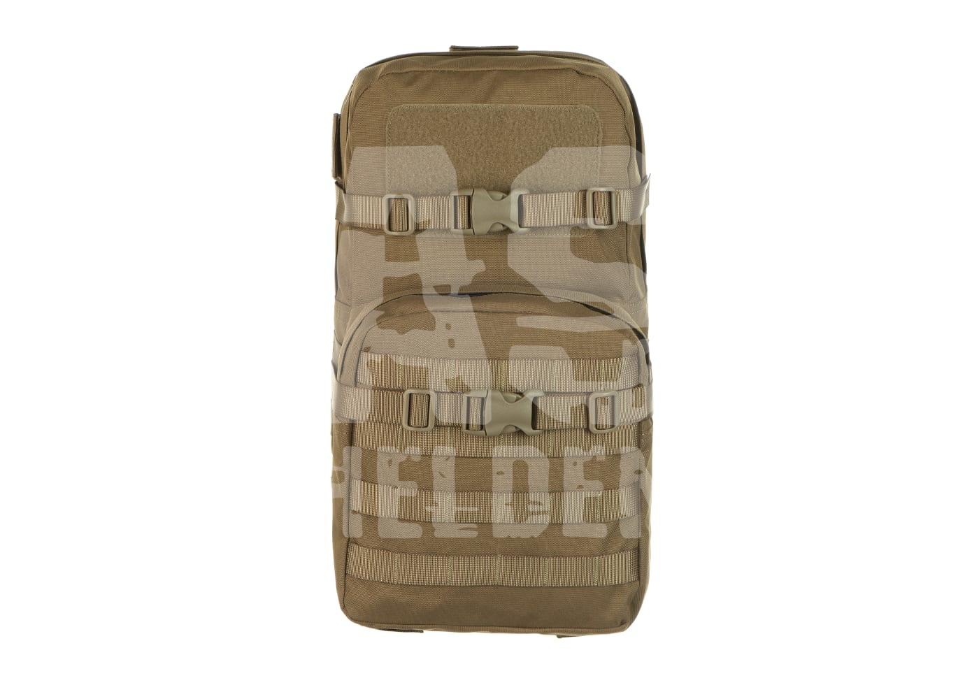 Taktischer Rucksack in Tarnfarbe mit MOLLE-Befestigung und Schnallen, ideal für Airsoft-Ausrüstung.