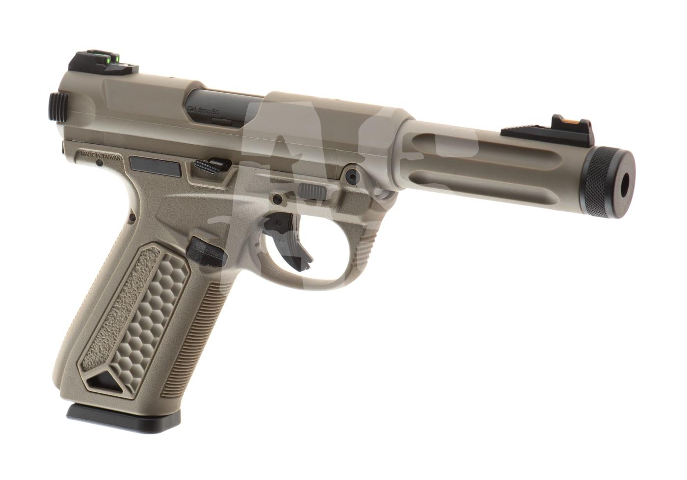 Airsoft-Pistole, tan, mit strukturiertem Griff und Langlauf. Ideal für Präzisionsschüsse im Airsoft-Spiel.