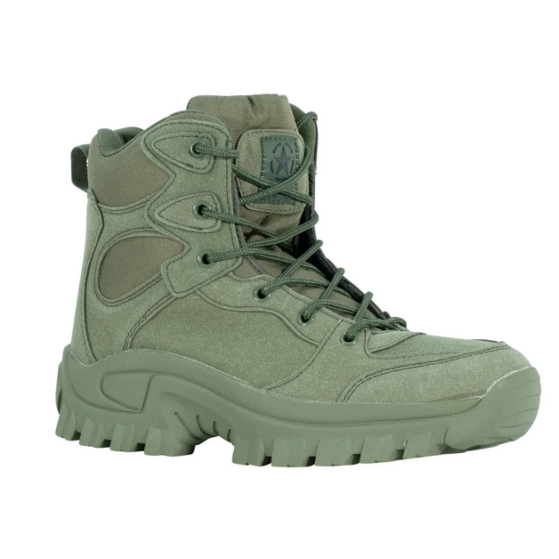 Grüner taktischer Stiefel mit robuster Sohle und Schnürsenkeln, ideal für Airsoft-Aktivitäten.