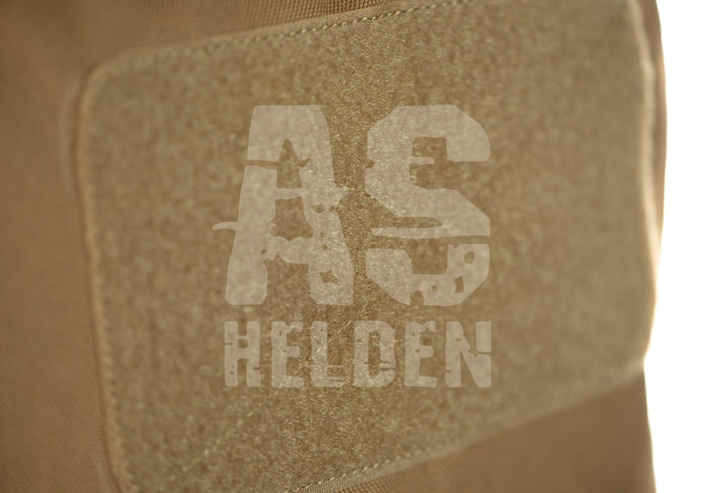 Braunes Klettfeld mit unscharfem "AS Helden" Schriftzug im Airsoft-Kontext.