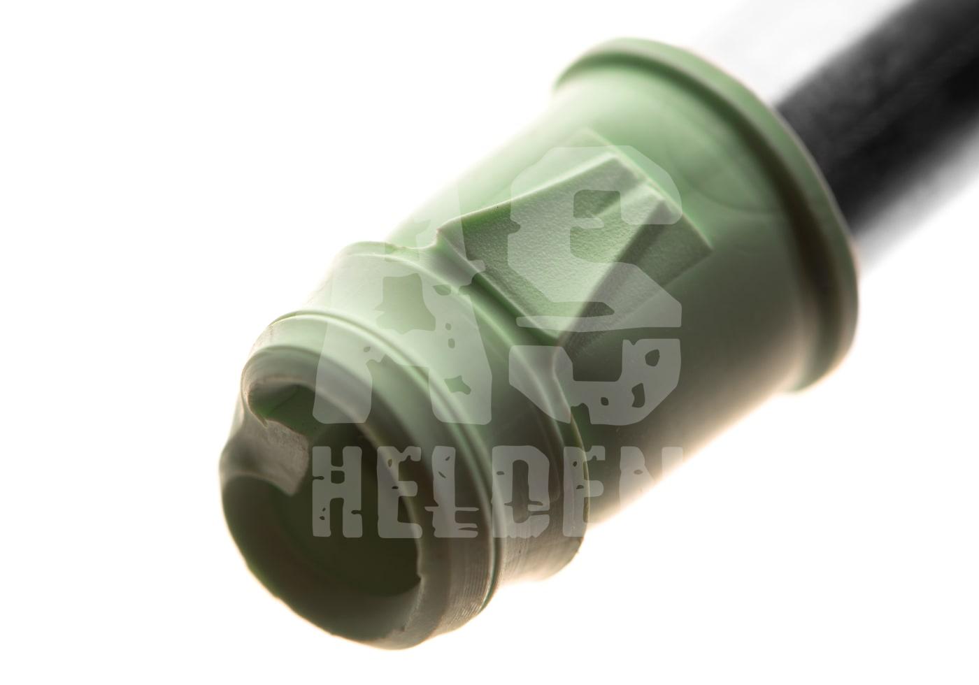 Maple Leaf Autobot Hop Up Rubber 50° für VSR-10 & GBB Nahaufnahme eines grünen Airsoft-Hop-Up-Gummis auf einem Lauf.