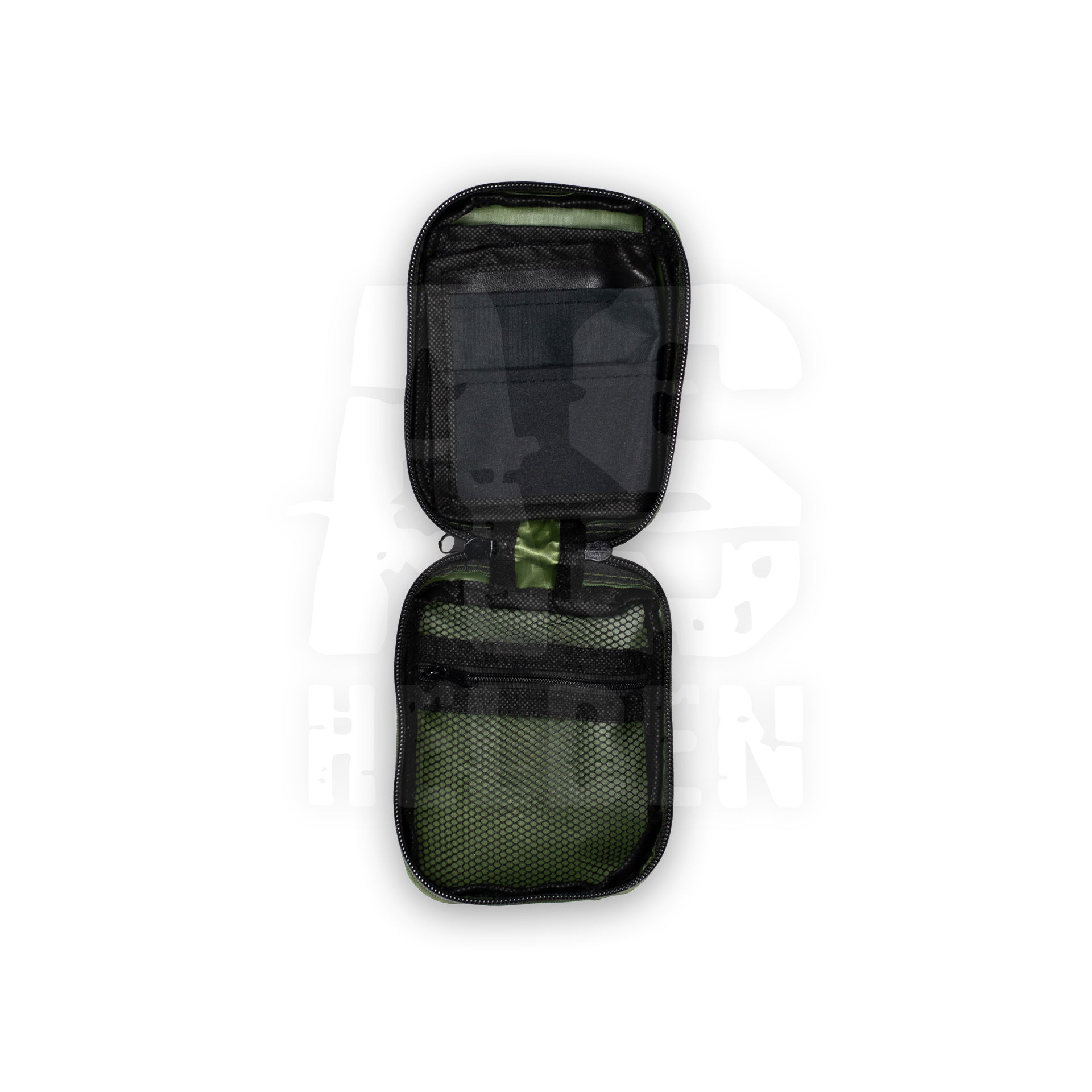 FIRST AID PACK MIDI OLIV Geöffnete schwarze Airsoft-Tasche mit Netztaschen und grünem Innenfutter.