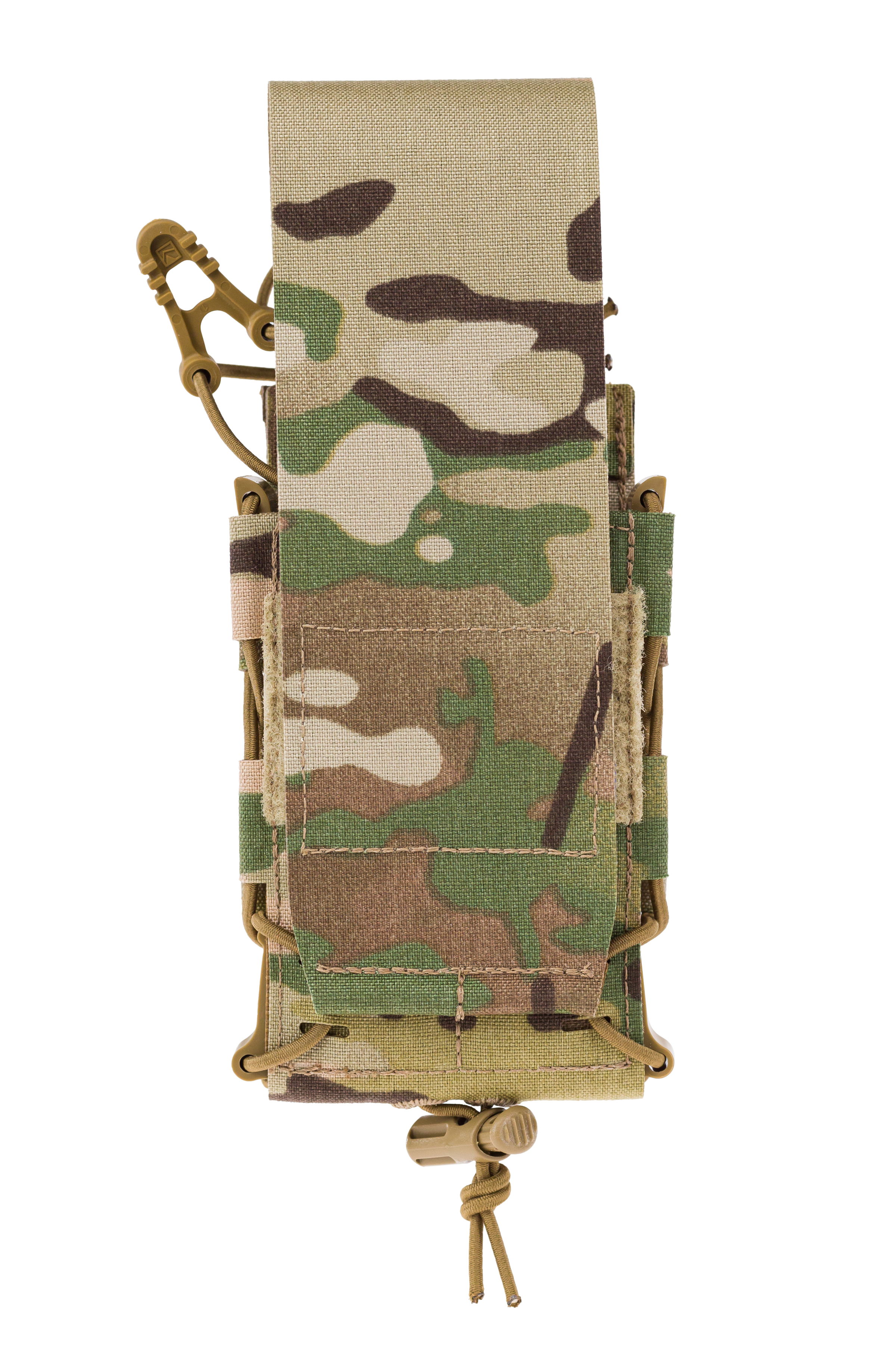 Tarnfarbene Magazintasche mit Kordelverschluss für Airsoft-Ausrüstung.