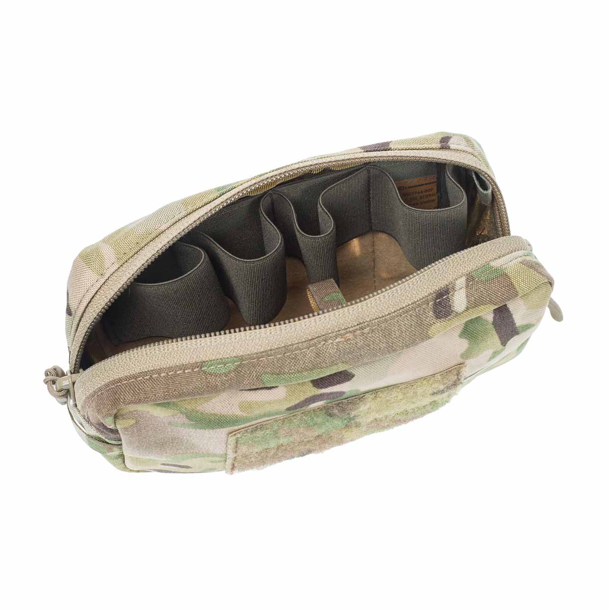 Taktische Multicam-Tasche mit Reißverschluss und elastischen Schlaufen, geöffnet.