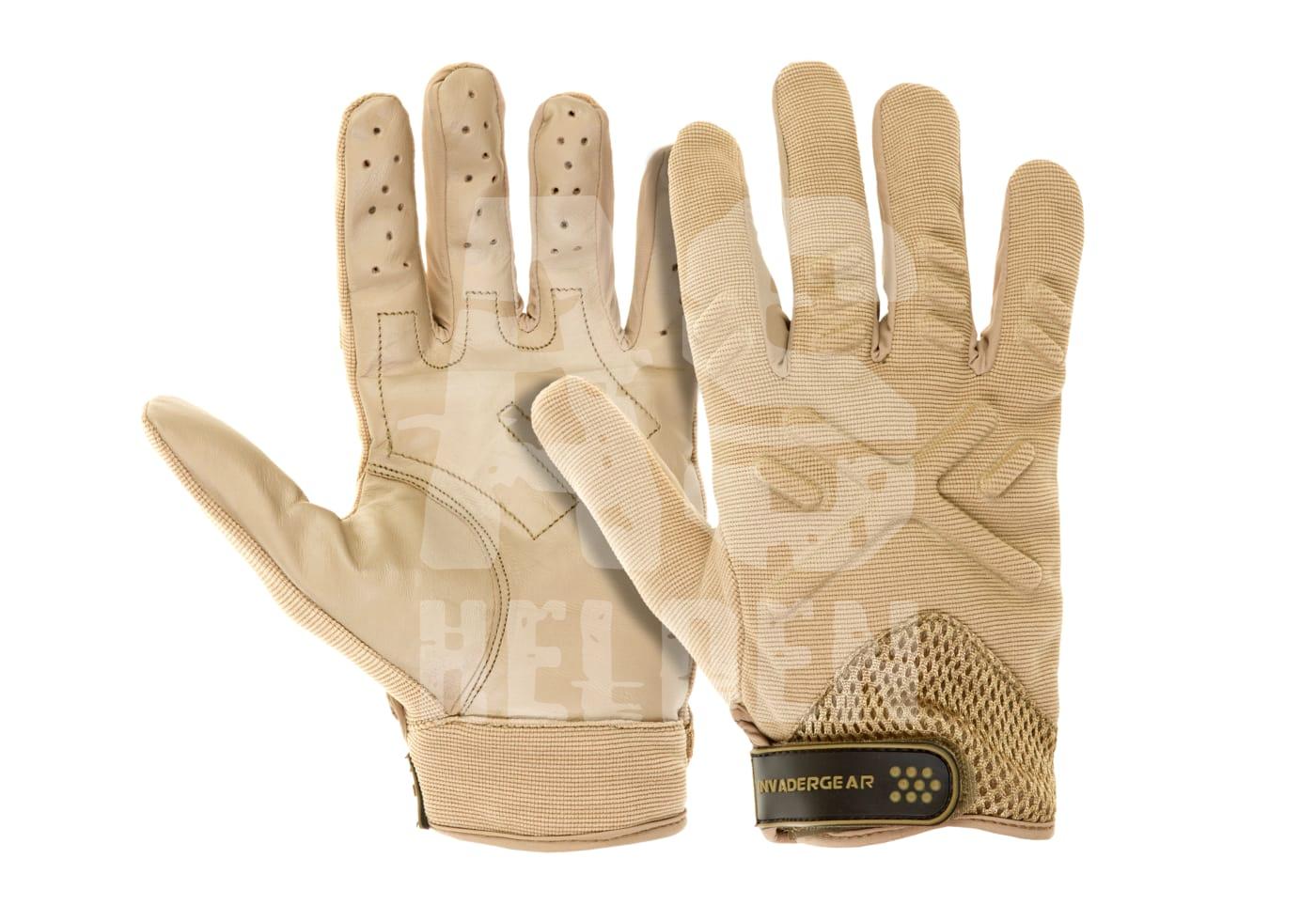 Beige Airsoft-Handschuhe mit Belüftungslöchern und Klettverschluss, ideal für Schutz und Griff.