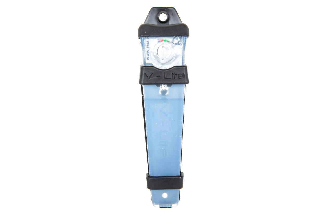 Blaue V-Lite Lichtquelle mit schwarzer Halterung, ideal für Airsoft-Nachtspiele.