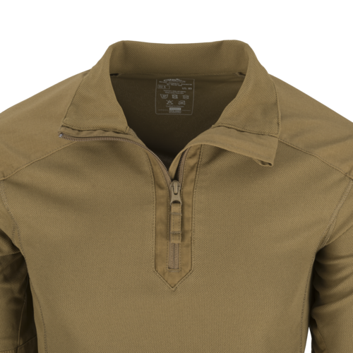 Taktisches khaki Combat Shirt mit Reißverschluss für Airsoft-Spiele.