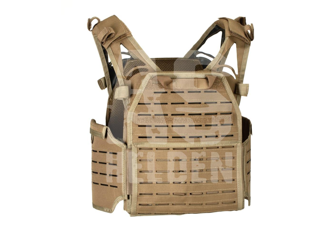Coyote-farbener Plattenträger mit Lasercut-Molle-System, ideal für Airsoft und taktische Anwendungen.