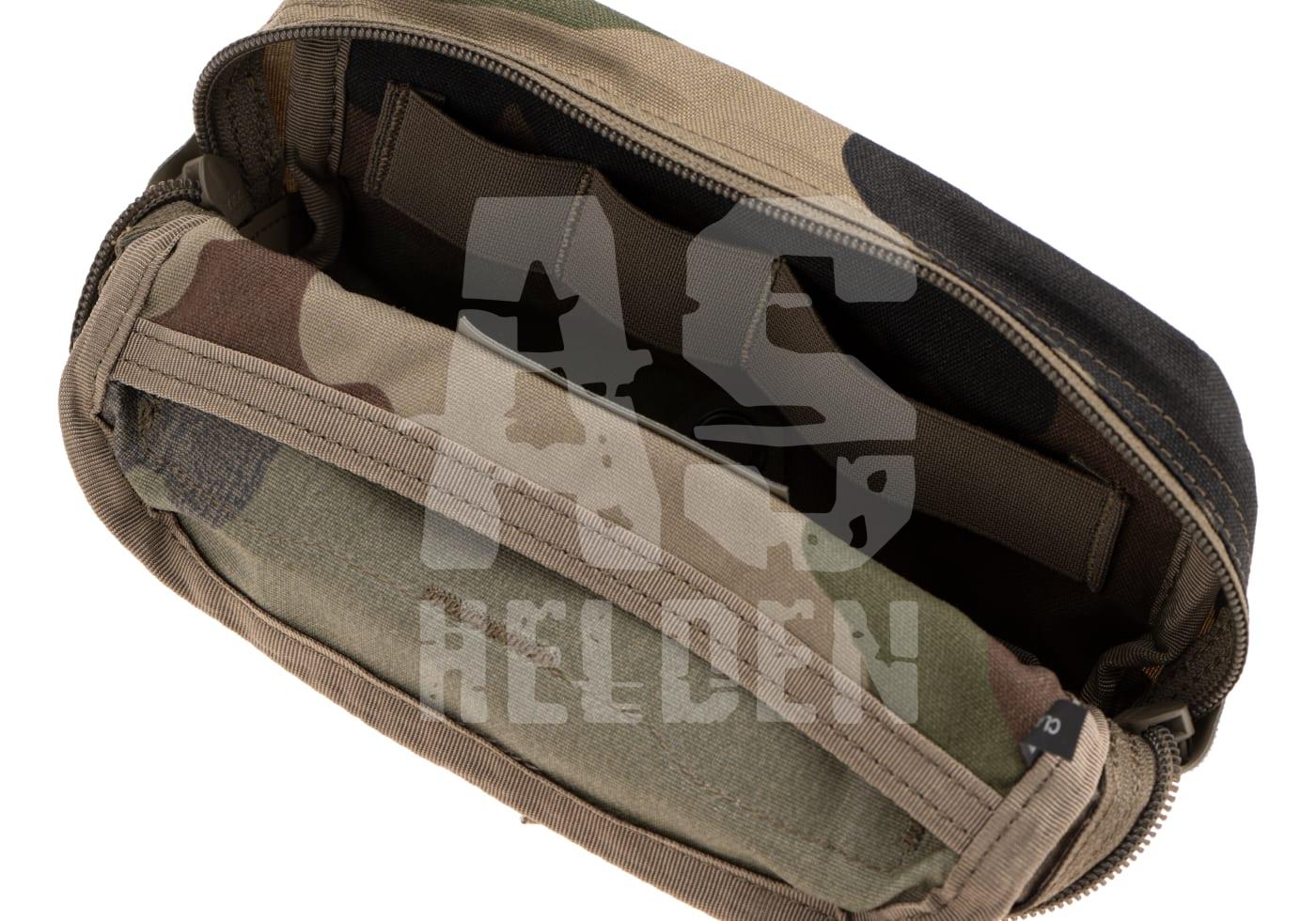 Multicam-Tasche mit Reißverschluss, geöffnet, Innentaschen sichtbar, geeignet für Airsoft-Ausrüstung.