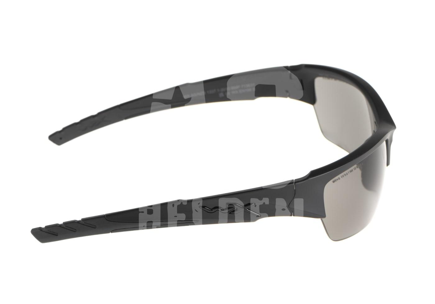 Schwarze Schutzbrille mit getönten Gläsern und gebogenen Bügeln, ideal für Airsoft.