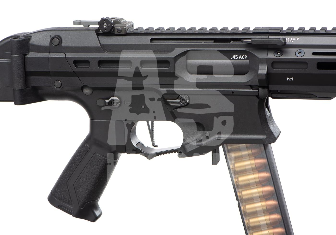 Schwarze Airsoft-Pistole seitlich, mit Magazin und Strukturdetails, Kaliber .45 ACP.