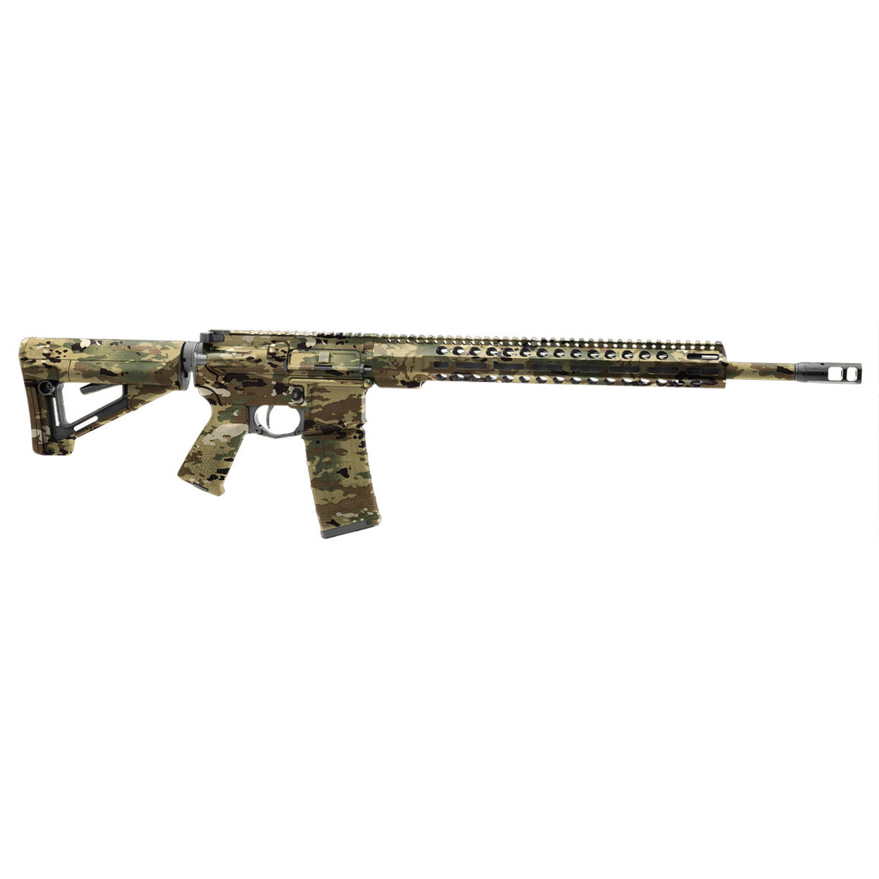 Airsoft-Gewehr in Multicam-Tarnung, langes Handguard, modernem Schaft und taktischem Griff.