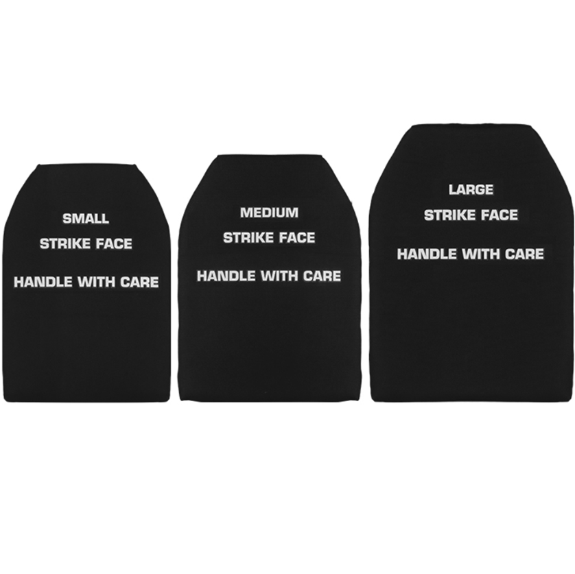 Wosport SAPI Platten Dummy 2er Set Drei schwarze Schutzplatten, gekennzeichnet mit "Small", "Medium" und "Large", jeweils mit "Strike Face" und "Handle with Care".