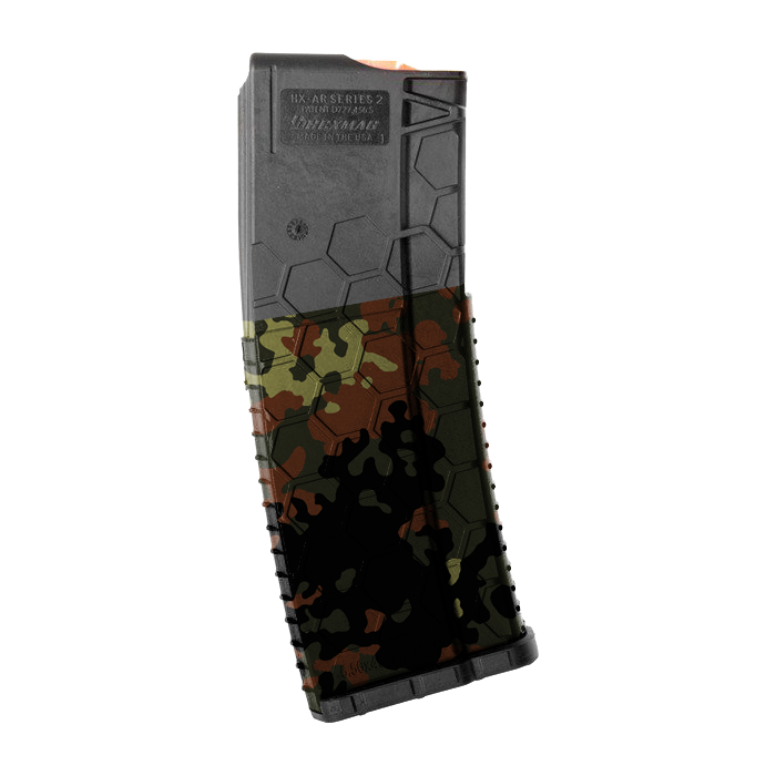 Airsoft-Magazin mit Tarnmuster und sechseckigen Strukturen, geeignet für taktischen Gebrauch.