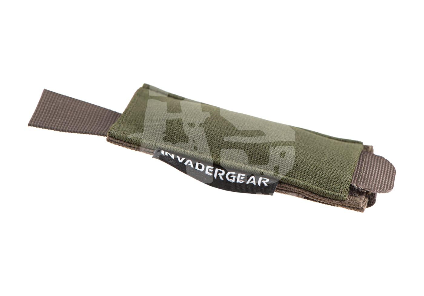 Tarnmuster Pouch von Invadergear, seitlich liegend, mit Lasche und Schlaufe für Airsoft-Zubehör.