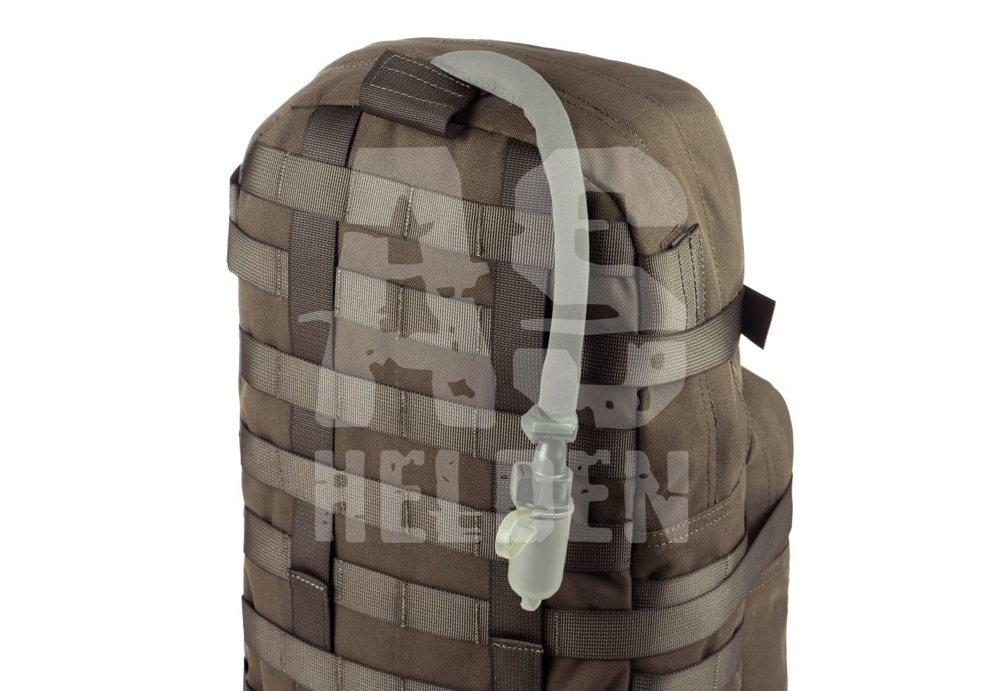 Cargo Pack Taktischer Rucksack in Coyote Brown mit MOLLE-System und Trinkschlauch, ideal für Airsoft.