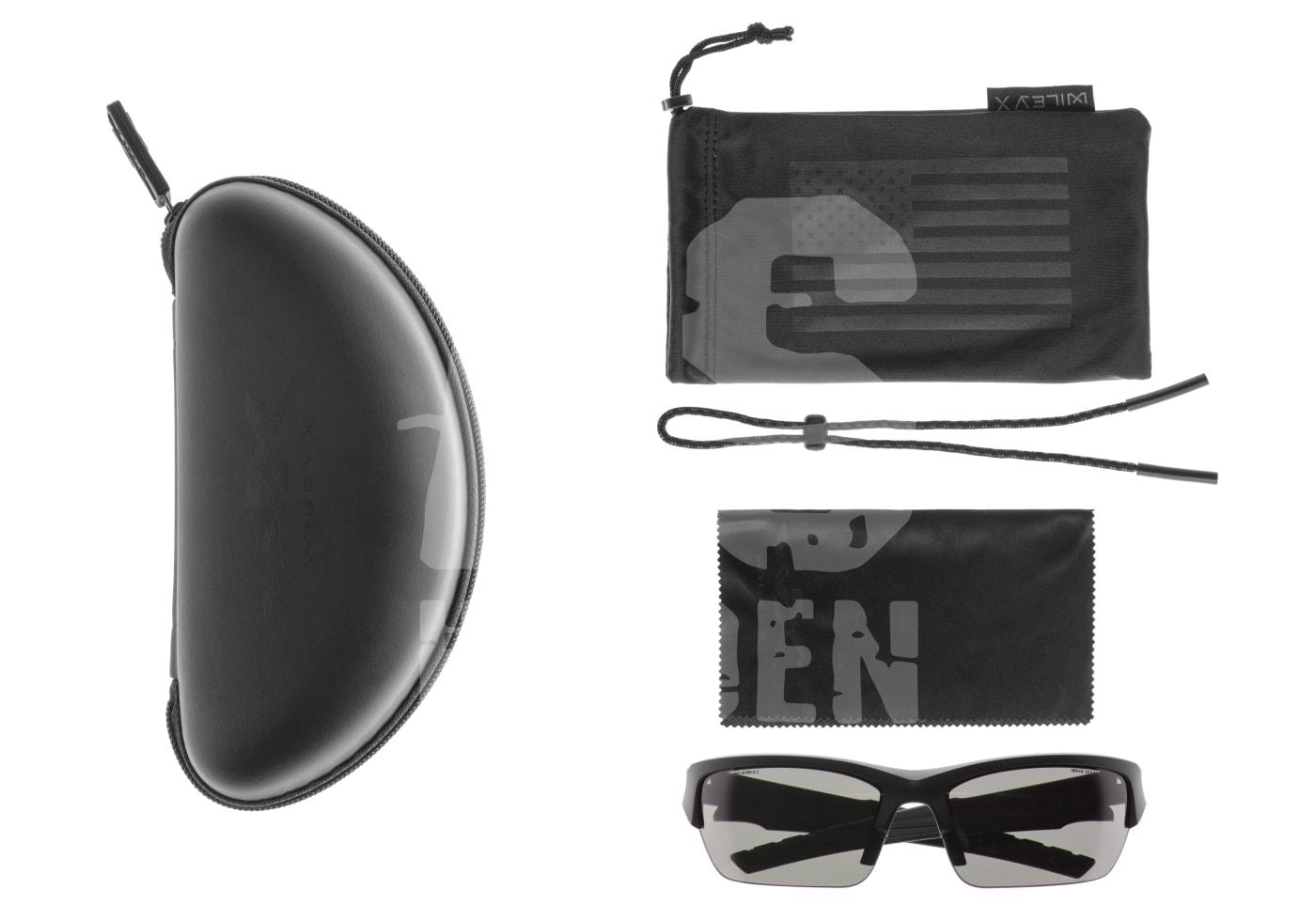 Airsoft-Schutzbrille mit Etui, Beutel, Reinigungstuch und Band. Ideal für sicheres Spielen.