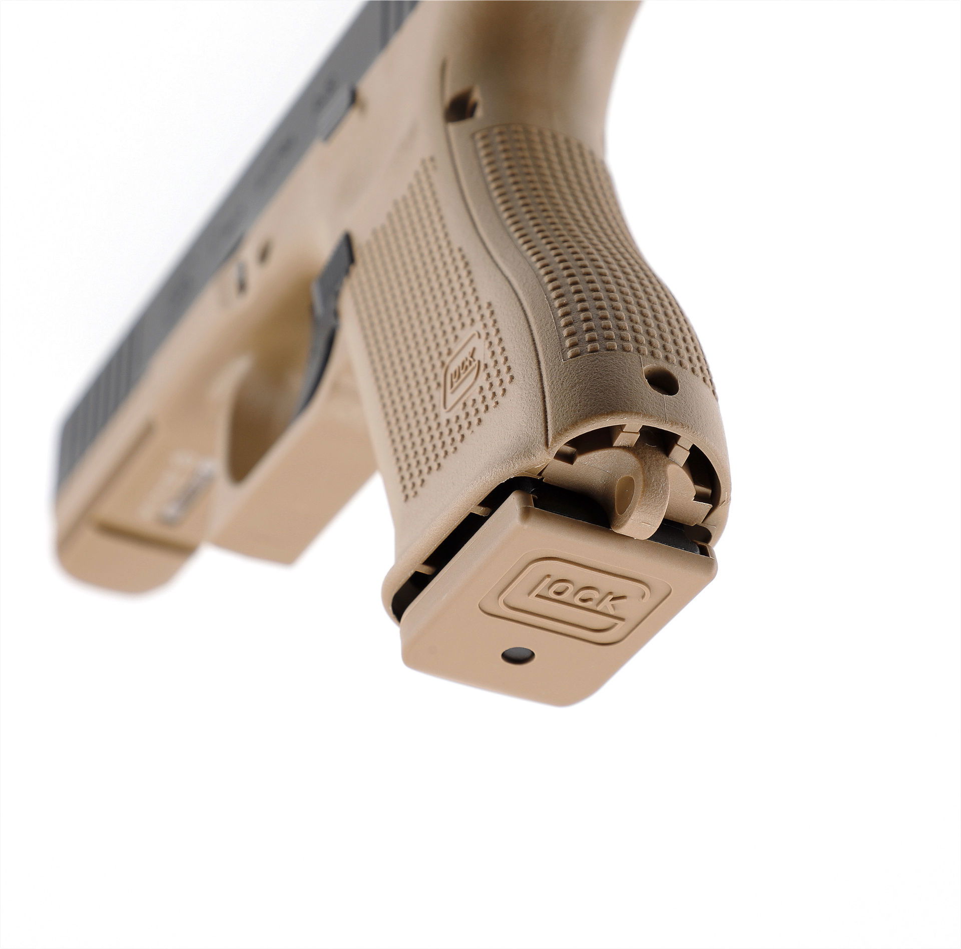 VFC GLOCK 17 Gen5 French Edition black-coyote 6mm GBB - ab 18 Jahren Braune Airsoft-Pistole mit strukturiertem Griff, Nahaufnahme des Magazins.