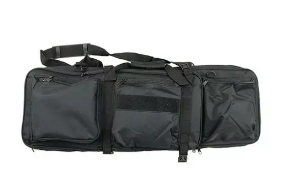 Schwarze Airsoft-Gewehrtasche mit Trageriemen und mehreren Außentaschen für Zubehör.