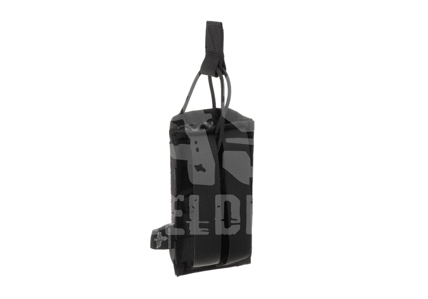 Schwarze, taktische Airsoft-Magazintasche mit Klettverschluss und Tarnmuster. Ideal für sicheren Transport von Magazinen.