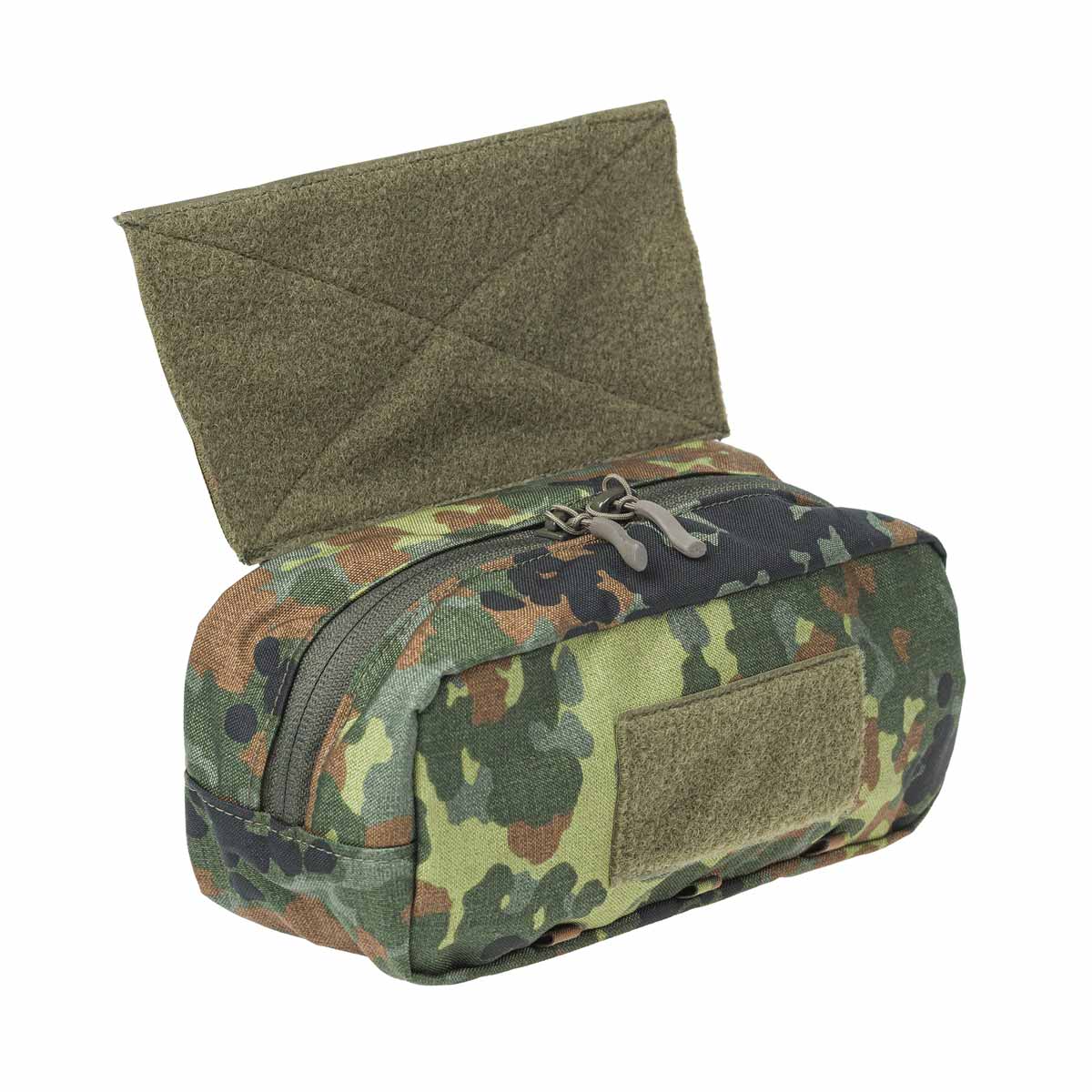 Lindnerhof Multi-Tasche klettbar MX174 Tarnfarbene Airsoft-Tasche mit Reißverschluss und Klettfläche, geöffnet.