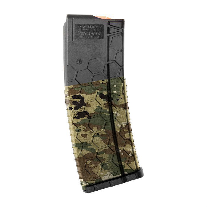 Airsoft-Magazin mit Hexmuster und Tarnoptik, teils schwarzes Gehäuse.