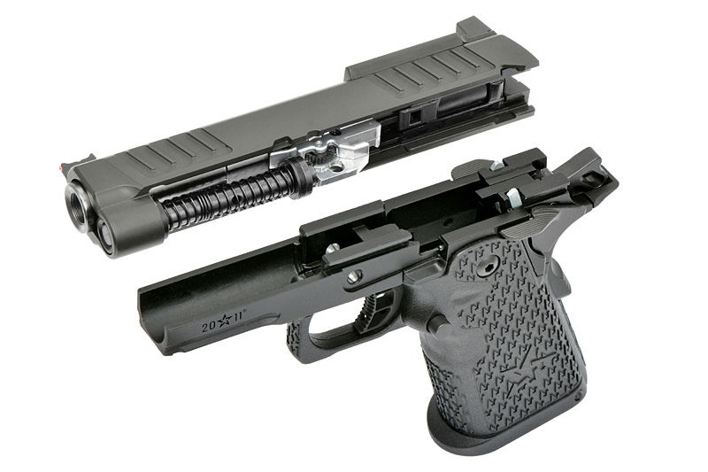 Zerlegte Airsoft-Pistole mit entferntem Schlitten und sichtbarer Feder, in Schwarz.