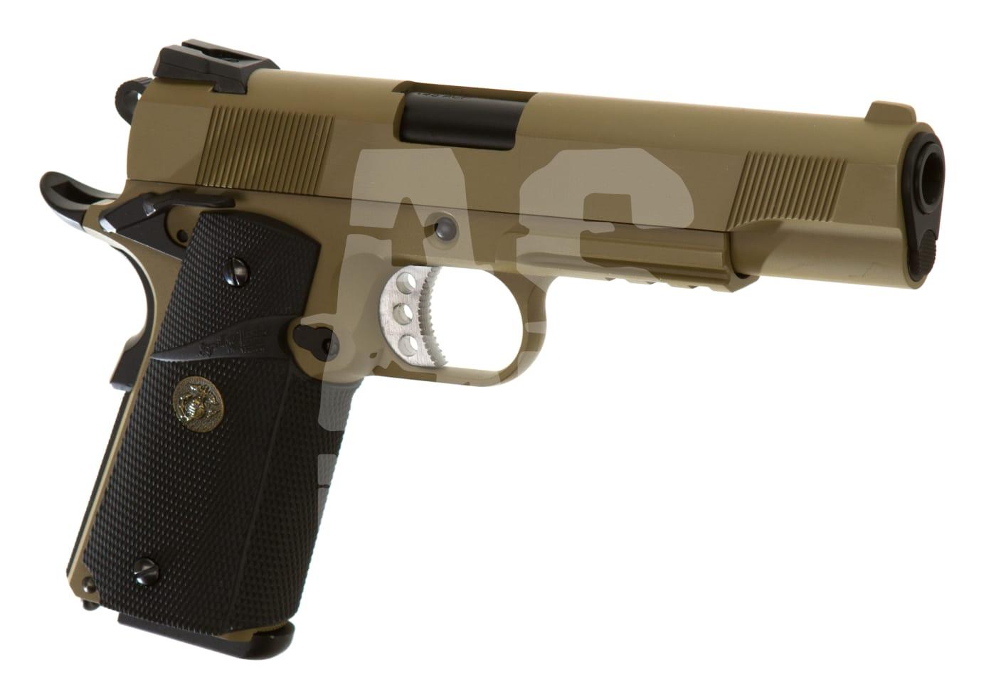WE M1911 MEU Tactical Full Metal GBB - ab 18 Jahren Tan-farbene Airsoft-Pistole mit schwarzem Griff und markanten Details, seitlich betrachtet.