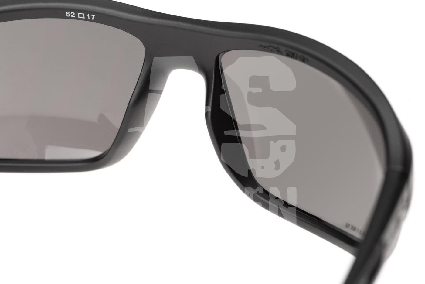 Schwarze Schutzbrille mit getönten Gläsern und schwarzem Rahmen, geeignet für Airsoft.