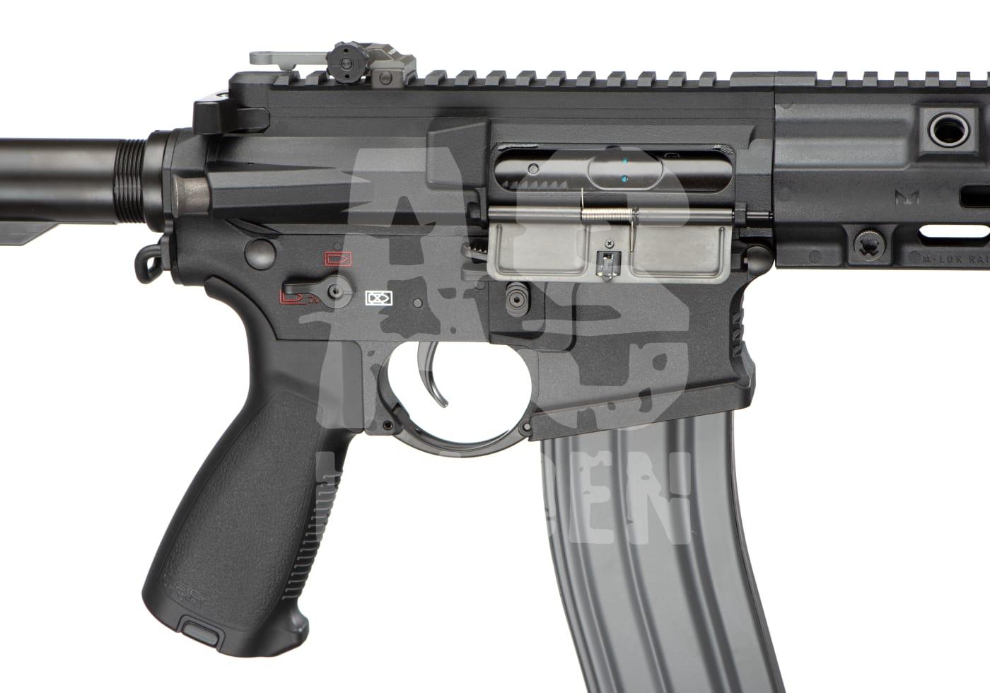 G&G CMF-16 E.T.U. S-AEG - ab 18 Jahren Airsoft Nachbildung eines modernen Gewehrs, Fokus auf Griff und Magazin.
