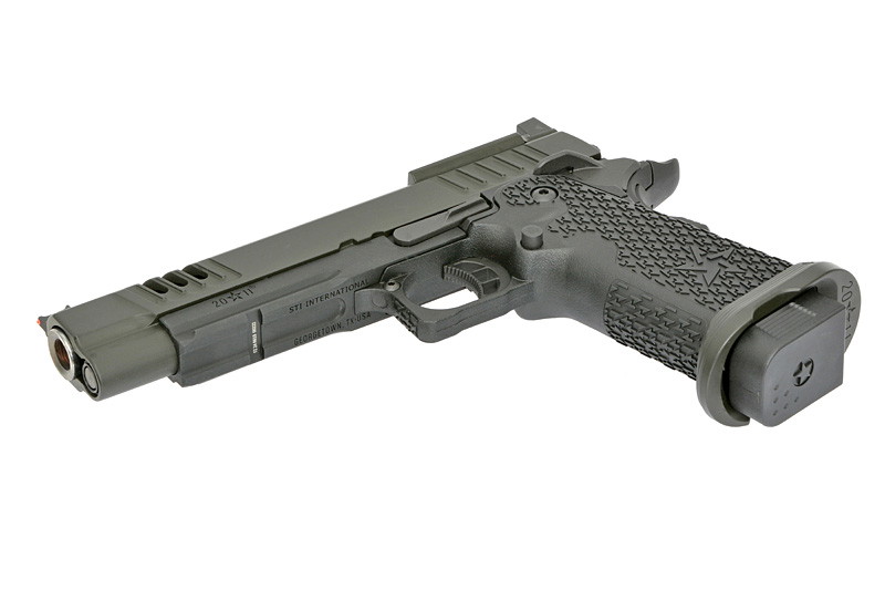 Airsoft-Pistole, schwarzes Design, strukturiertes Griffstück, detailreiche Verarbeitung.