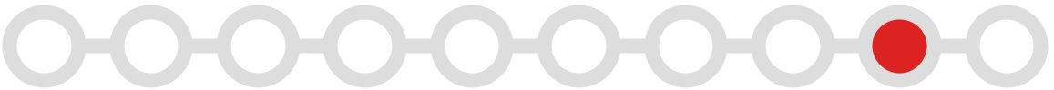 Acht verbundene Kreise in einer Reihe, der siebte Kreis ist rot, die anderen sind grau.