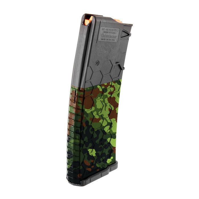 GunsWrap AR15 / M4 Rifle Magazin Skins Airsoft-Magazin mit Tarnmuster und schwarzem oberen Bereich, strukturiertes Design.