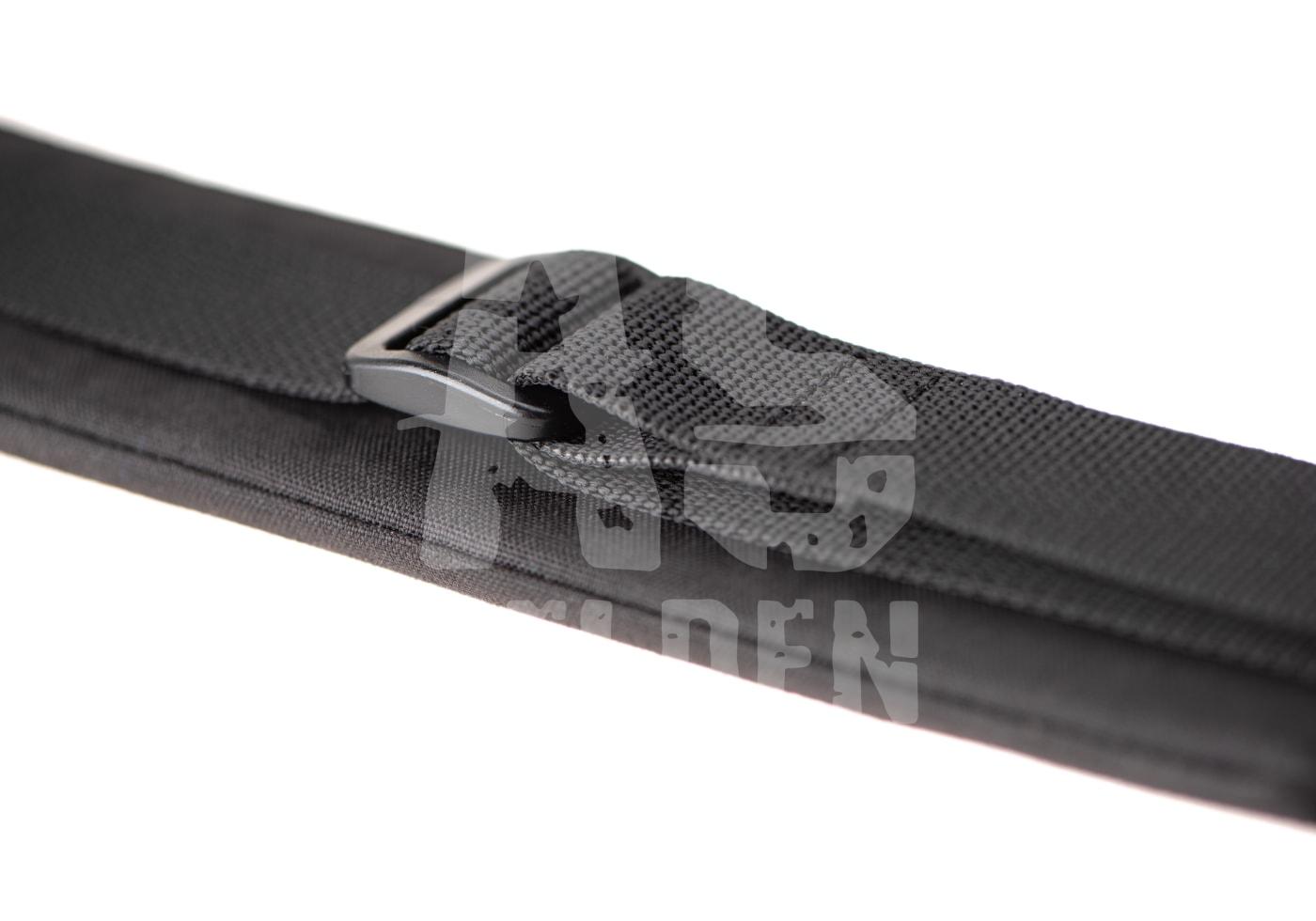 Schwarzer Nylonriemen mit Kunststoffschnalle, detailreich dargestellt.