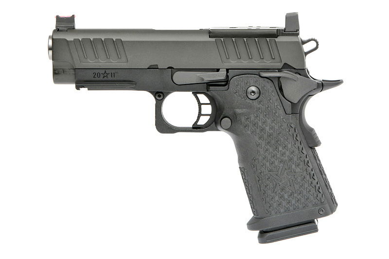 Schwarze Airsoft-Pistole im 1911-Stil, seitliche Ansicht, mit strukturiertem Griff und kompakter Bauform.