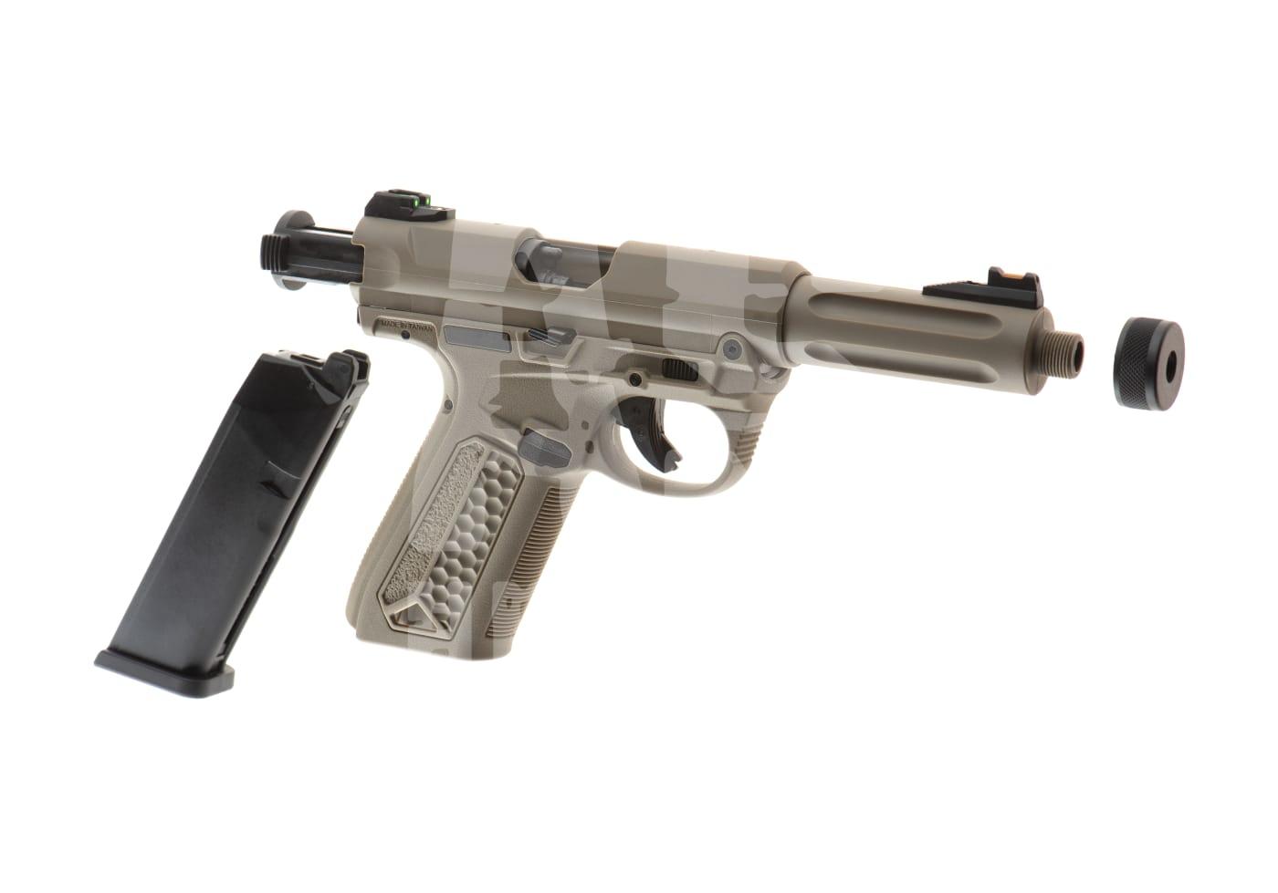 Tarnfarbene Airsoft-Pistole mit abnehmbarem Magazin und Schalldämpfer.