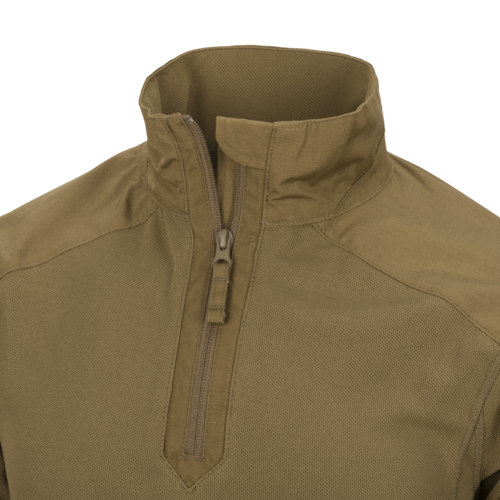 Olive Combatshirt mit Reißverschluss und Stehkragen für Airsoft-Spiele.