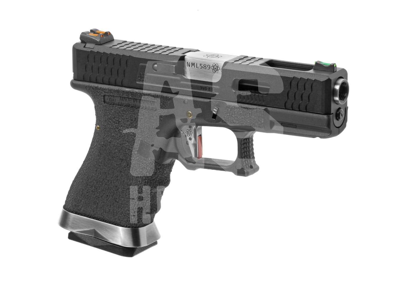 Airsoft-Pistole mit strukturiertem Griff, schwarzem Schlitten und Fiberoptik-Visier, rechtsseitige Ansicht.