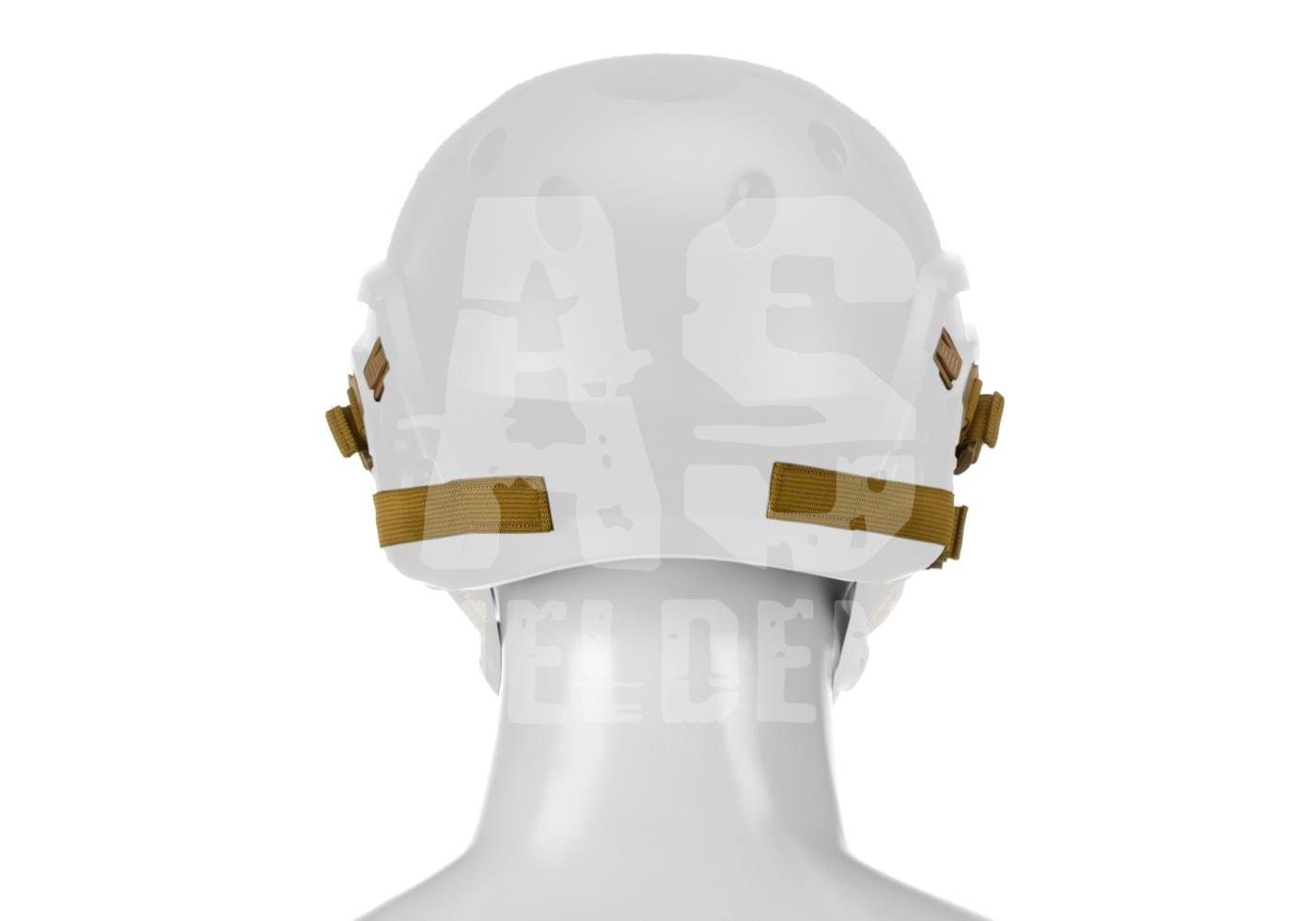 Weißer Airsoft-Helm von hinten mit braunen Riemen.