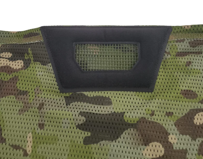 Tarnnetz mit schwarzem meshverstärktem Sichtfenster für Airsoft.
