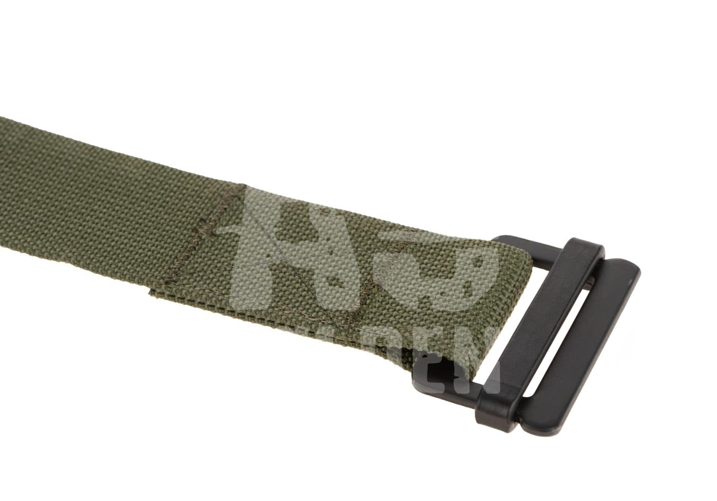 Olivefarbener Nylonriemen mit schwarzer Kunststoffschnalle für Airsoft-Equipment.