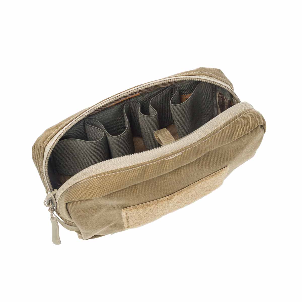 Olive Airsoft-Tasche mit Reißverschluss und elastischen Schlaufen zur Aufbewahrung von Ausrüstung.