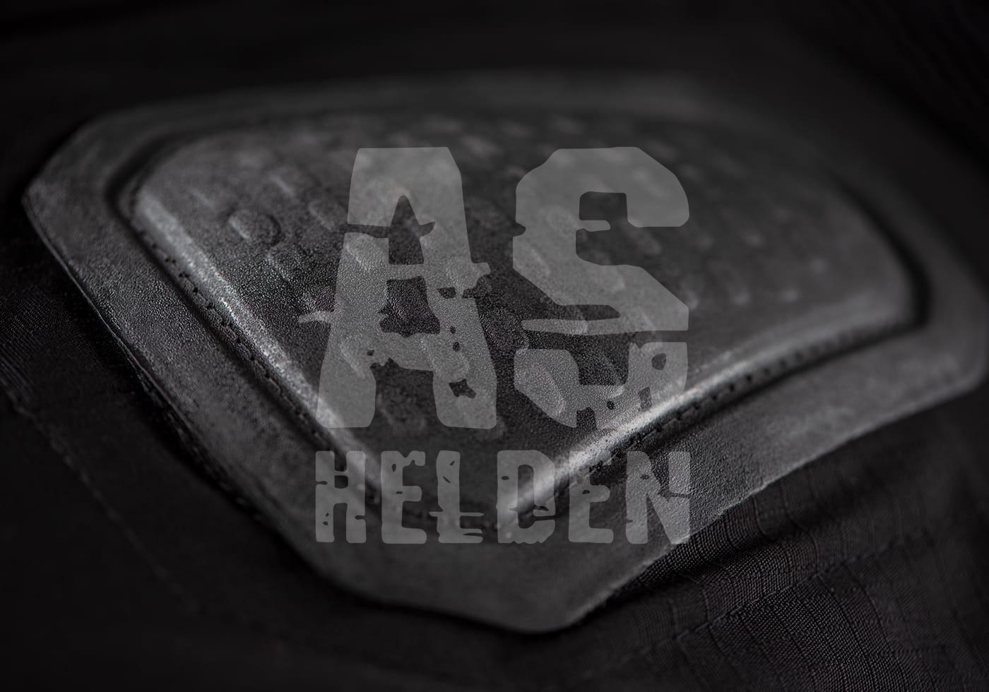 Nahaufnahme eines gepolsterten Airsoft-Protektors mit AS Helden Logo.