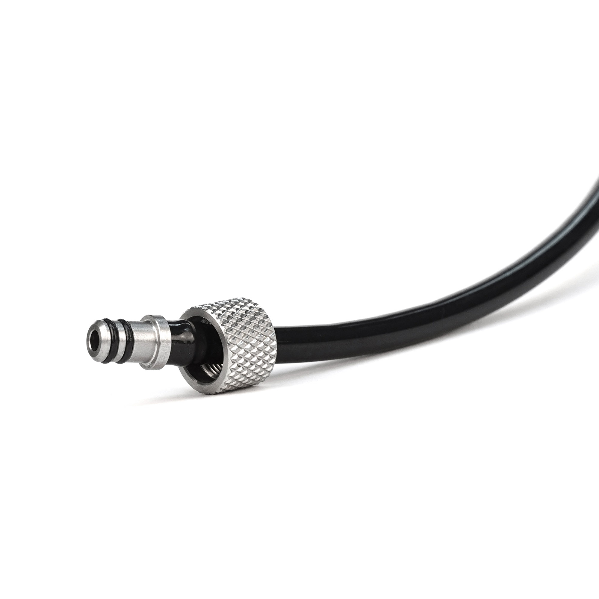 Airsoft-Adapter mit schwarzem Schlauch und silberner Metallkupplung für Druckluft-Anschlüsse.