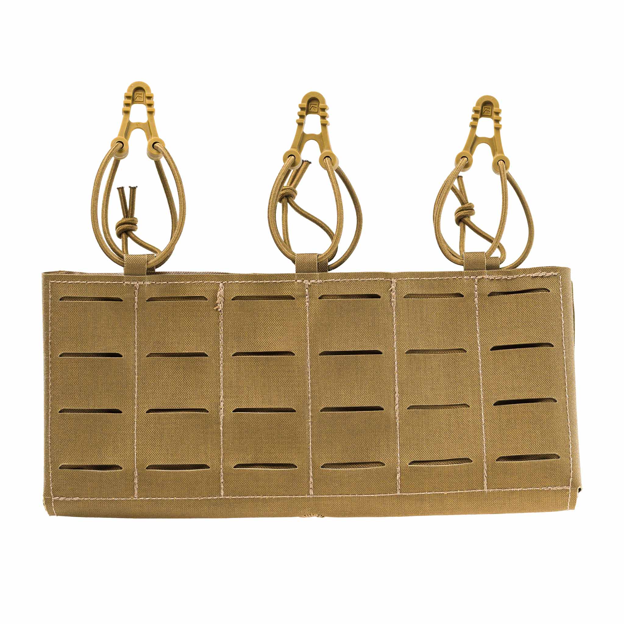Taktisches Airsoft-Paneel in Coyote Brown mit Lasercut-Schlitzen und Befestigungsclips.