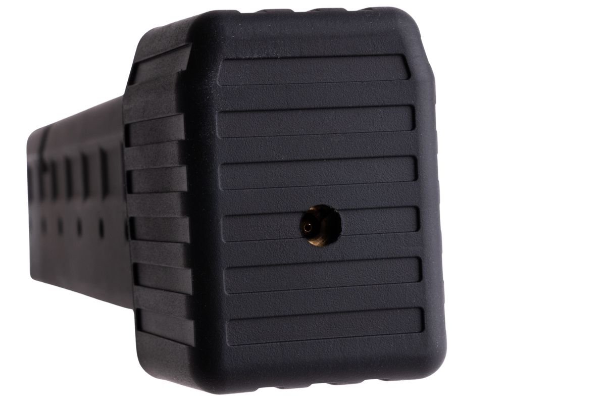 Archwick B&T APC9-K SD2 S GBB - ab 18 Jahren Schwarze Airsoft-Magazinbasis mit Rillen und Ventilöffnung, seitlich fotografiert.