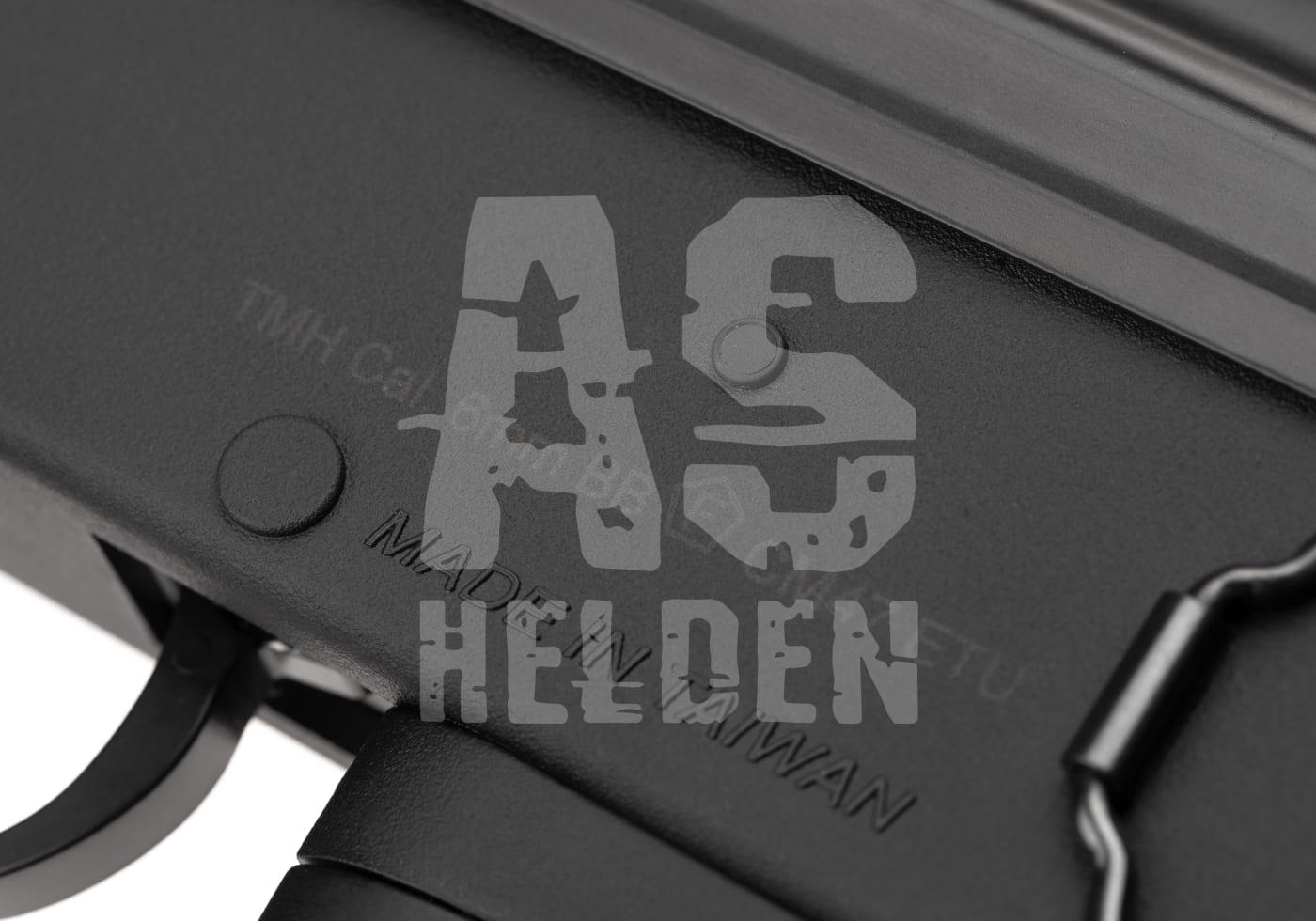 Nahaufnahme eines schwarzen Airsoft-Gewehrs mit „AS Helden“ Schriftzug, hergestellt in Taiwan.