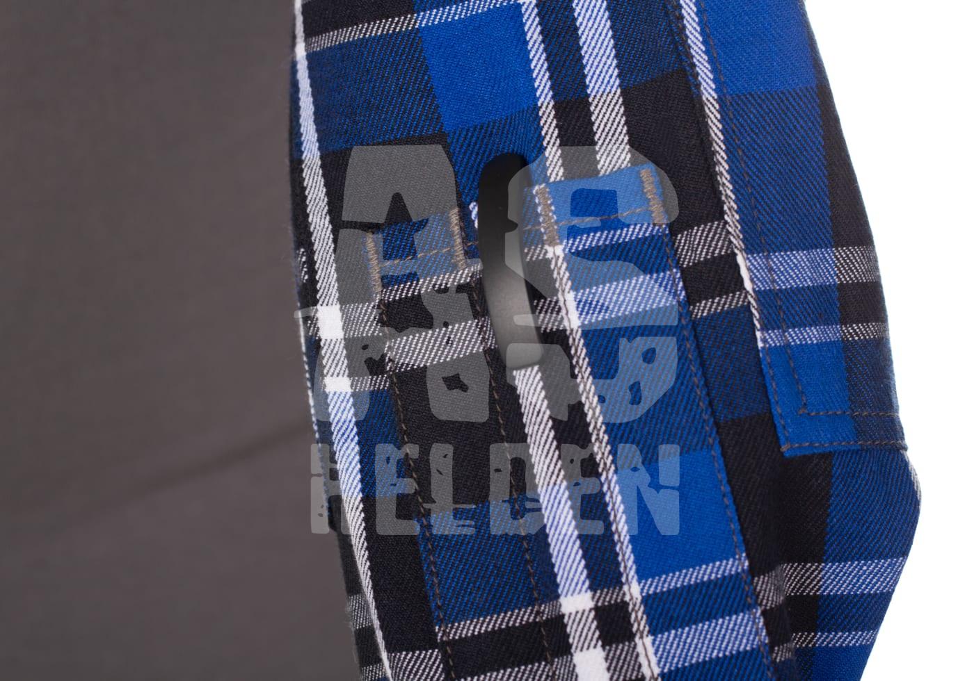 Flannel Combat Shirt Nahaufnahme eines blau-schwarz karierten Hemds, helle und dunkle Streifen.