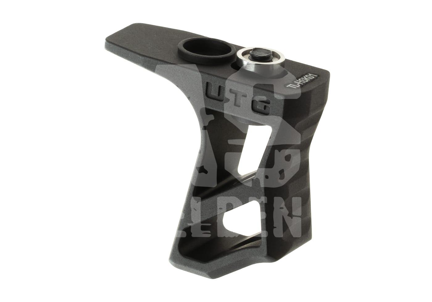 UTG Aluminium Angled Foregrip in Schwarz für Airsoft-Waffen, ergonomisches Design.