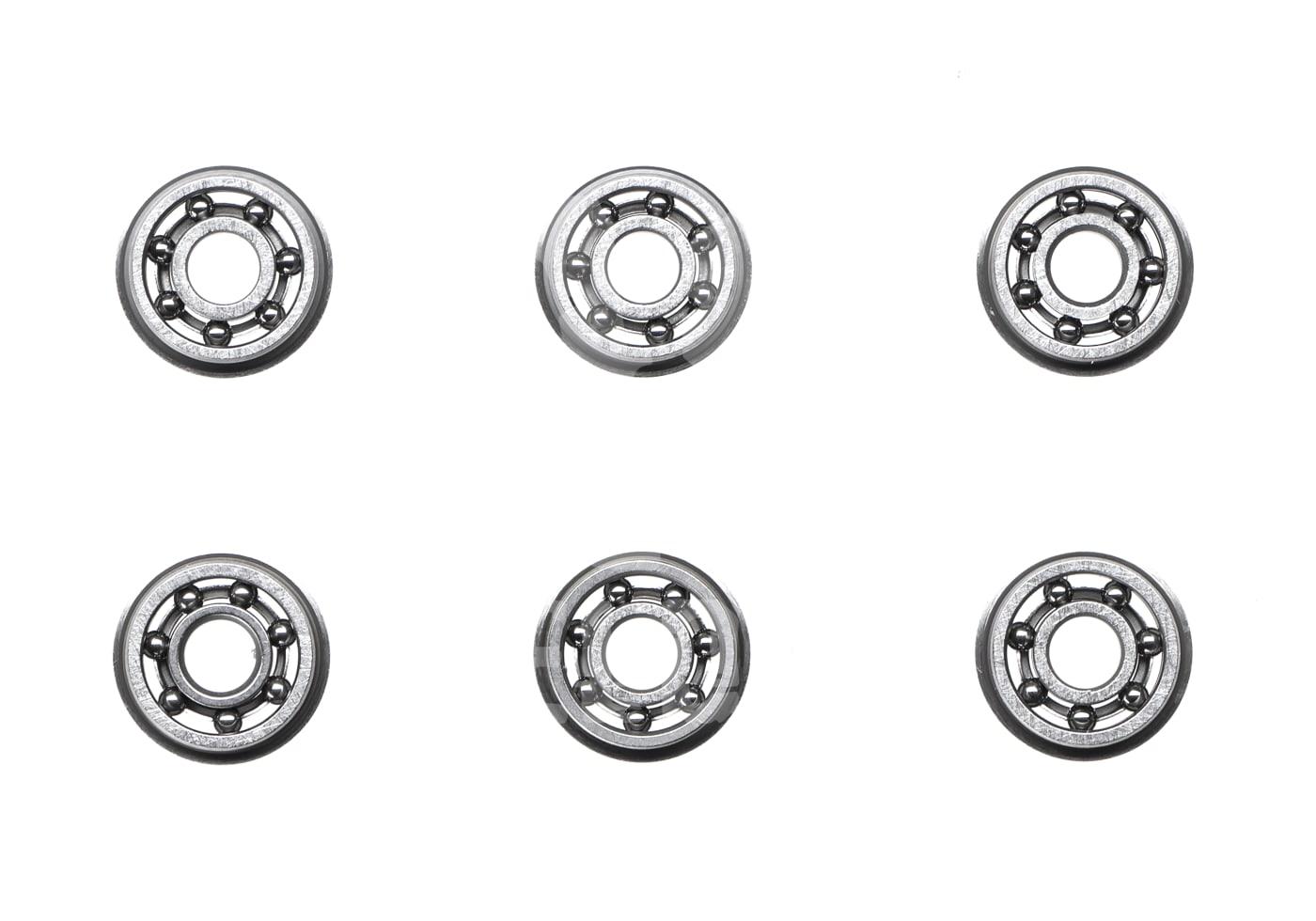 Sechs Metallkugellager gleichmäßig auf weißem Hintergrund angeordnet.